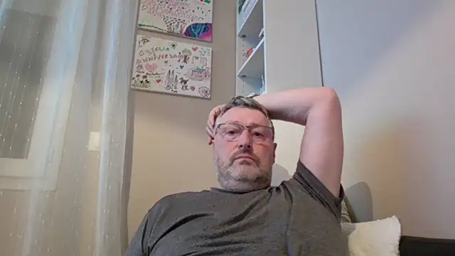 doudou310 online show from April 2026 04:46:02 AM