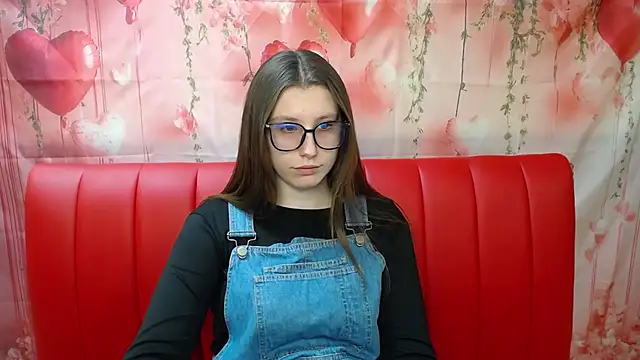 Snapshot of LilianaShine chatting on April 2026 05:08:01 AM LilianaShine online show from April 2026 05:08:01 AM
