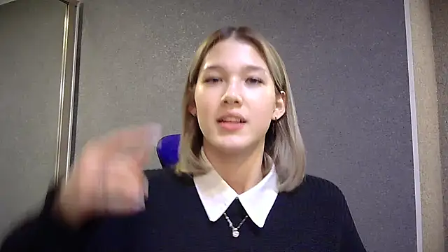 lilXdomiii online show from April 2026 12:00:02 PM