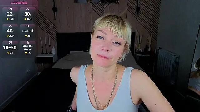 Snapshot of Ann_Annise chatting on July 2026 08:33:01 AM Ann Annise online show from July 2026 08:33:01 AM