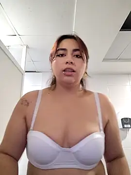 Snapshot of gissgirlll chatting on February 2026 06:08:01 AM gissgirlll online show from February 2026 06:08:01 AM