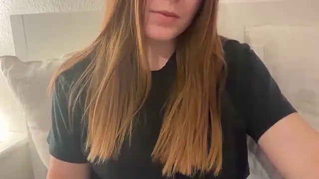 Lucyschickt online show from March 2026 05:54:01 PM