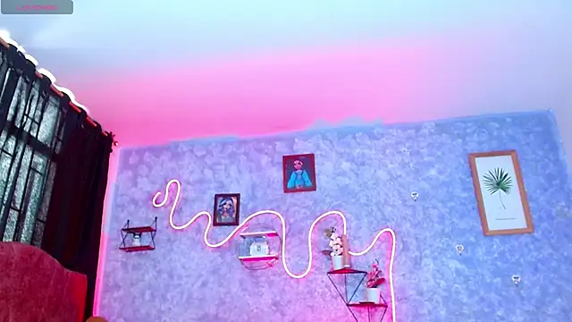 Everlin  Hot  online show from March 2026 04:01:01 PM