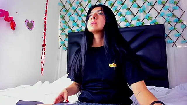 EmmaWilliamss4 online show from February 2026 06:28:01 PM