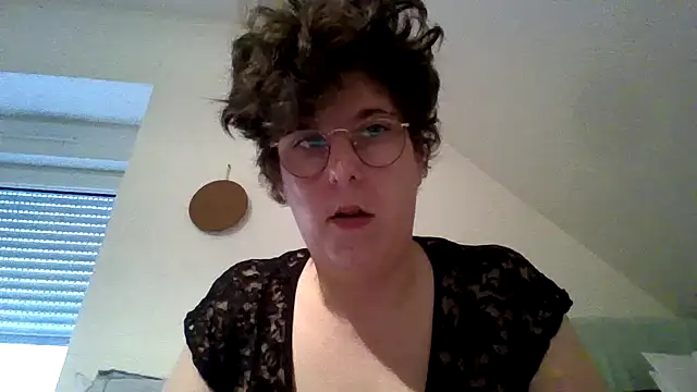 Snapshot of OIseauNoir88 chatting on February 2026 09:02:02 AM OIseauNoir88 online show from February 2026 09:02:02 AM