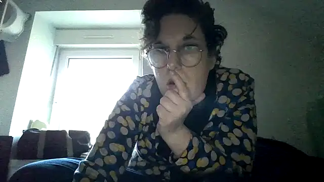 Snapshot of OIseauNoir88 chatting on February 2026 04:13:02 PM OIseauNoir88 online show from February 2026 04:13:02 PM