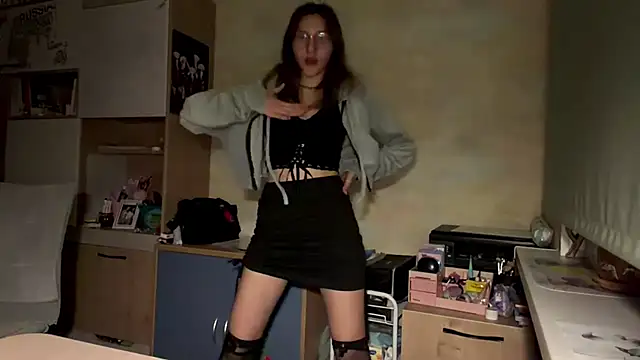 Miaaa Moon online show from April 2026 05:17:01 PM