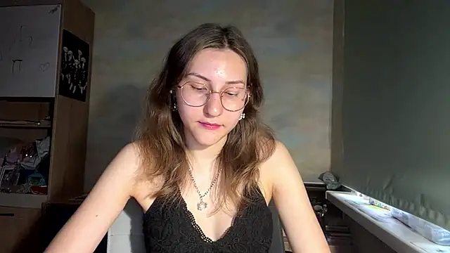 Snapshot of Miaaa_Moon chatting on June 2026 04:42:01 PM Miaaa Moon online show from June 2026 04:42:01 PM