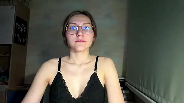 Snapshot of Miaaa_Moon chatting on June 2026 08:33:01 PM Miaaa Moon online show from June 2026 08:33:01 PM