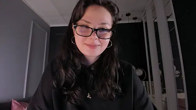 Maykinkya online show from April 2026 07:58:02 PM