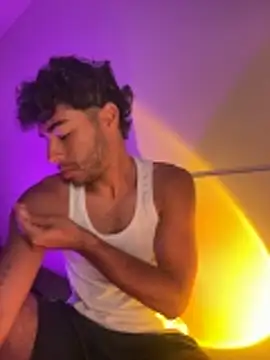 its alejandro27 online show from February 2026 01:59:02 AM