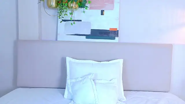 VioletBloomm online show from April 2026 11:48:01 AM