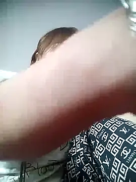 cute-hiphop online show from June 2026 05:21:02 PM