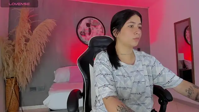 charlottee27  online show from June 2026 01:54:01 AM