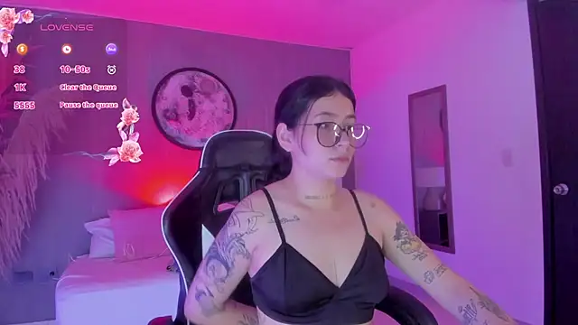 charlottee27  online show from June 2026 02:11:01 AM