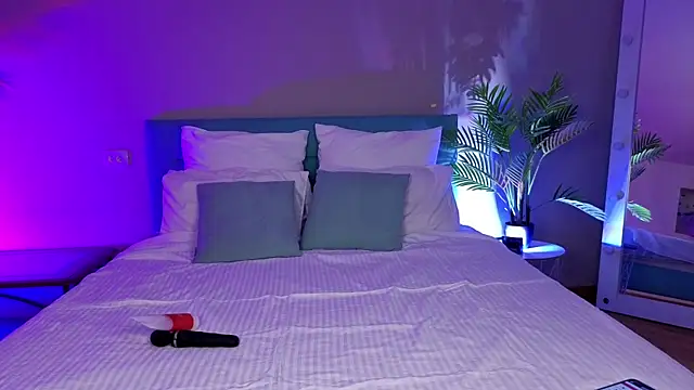 Candyyy     online show from April 2026 12:39:01 PM