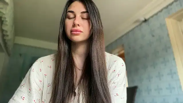 LiluMartiznir online show from May 2026 07:37:02 AM