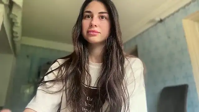 LiluMartiznir online show from May 2026 11:39:01 AM