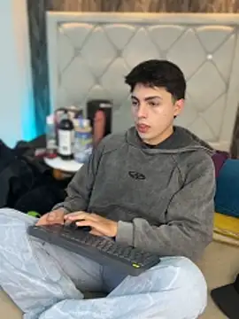 Samu Hott online show from April 2026 08:20:02 PM