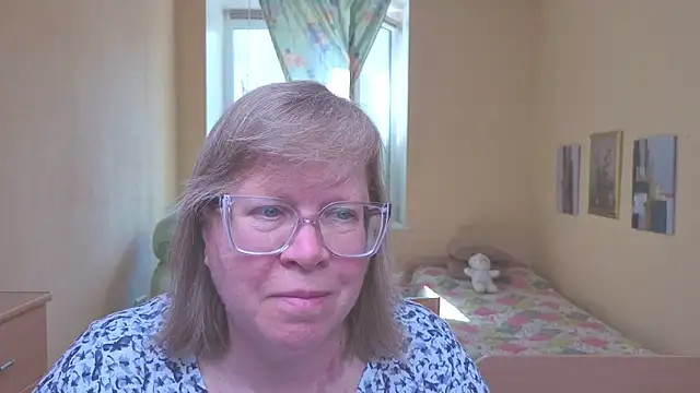 Emma Eclipsee online show from May 2026 11:26:01 AM