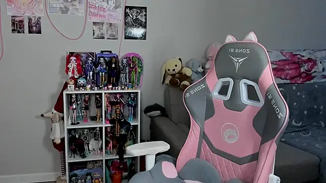 MollysLand online show from April 2026 11:16:01 AM