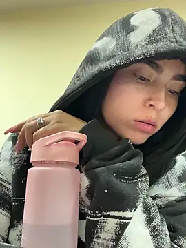 Sara Fernandez  online show from March 2026 03:18:01 PM