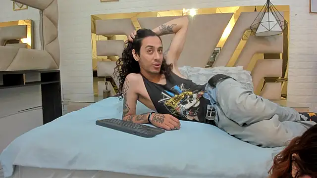 Goldentemptation  online show from April 2026 01:22:02 PM