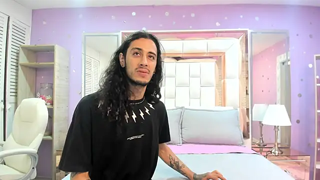 Snapshot of Goldentemptation_ chatting on June 2026 01:24:02 PM Goldentemptation online show from June 2026 01:24:02 PM