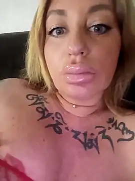 MiaMooly online show from April 2026 05:18:01 PM