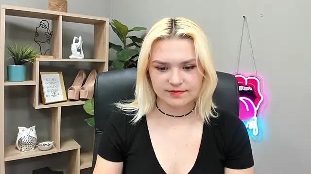 SweetLilyxo online show from June 2026 01:35:01 PM
