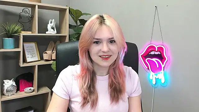 Snapshot of SweetLilyxo chatting on June 2026 06:36:02 AM SweetLilyxo online show from June 2026 06:36:02 AM