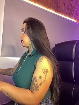 Annie Alicee online show from March 2026 12:23:02 PM