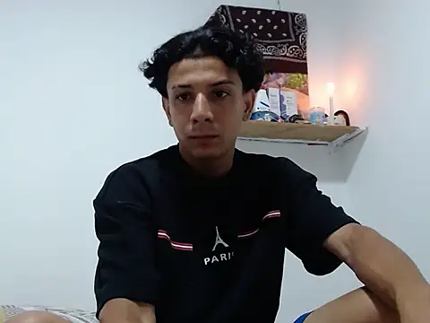 Snapshot of waner_thom chatting on July 2026 01:30:01 AM waner thom online show from July 2026 01:30:01 AM