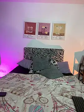 Daniellesins1 online show from April 2026 11:07:01 PM