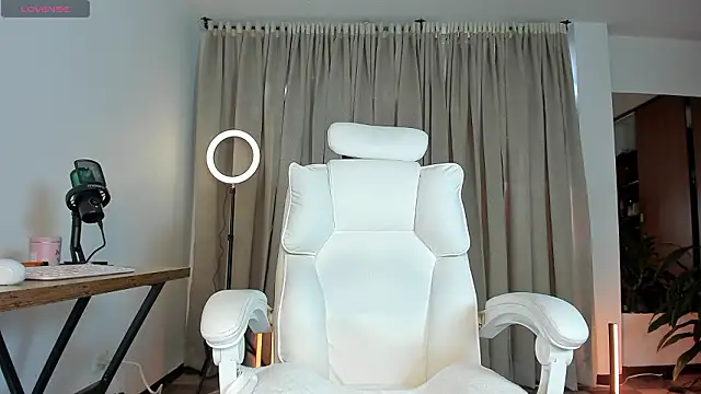 karinnixx online show from March 2026 08:04:02 PM