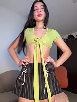 Chinicr18 online show from April 2026 06:46:02 PM
