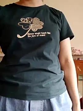 LiilyZi online show from April 2026 06:58:01 AM