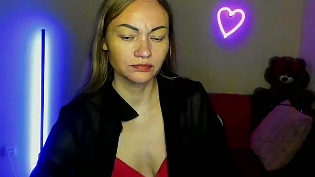 Snapshot of BlondMikey22 chatting on June 2026 05:21:01 AM BlondMikey22 online show from June 2026 05:21:01 AM