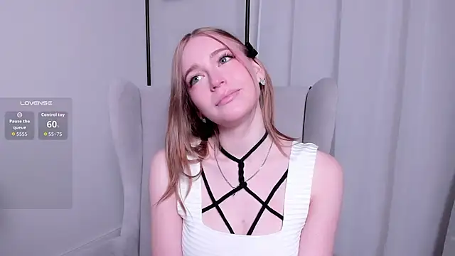 RowenaIanniello online show from April 2026 12:19:01 AM