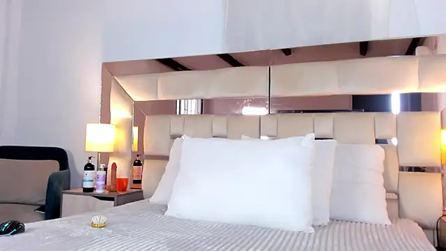 EloiseClairmont online show from March 2026 08:25:01 PM