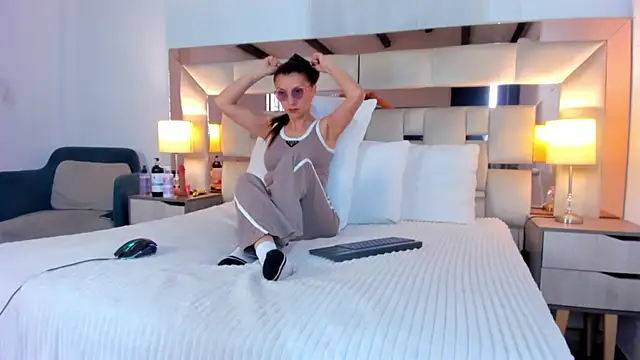 EloiseClairmont online show from April 2026 07:36:01 PM