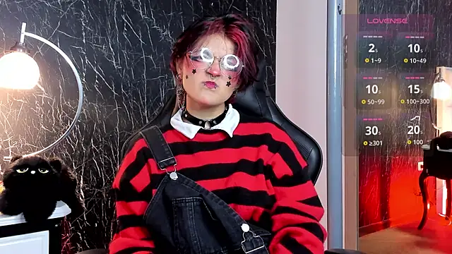 YuuMiko online show from April 2026 11:55:01 AM