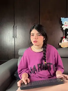 EmilyAndAndrew online show from April 2026 05:01:02 AM