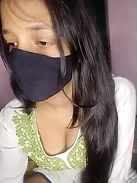 Naina-hott online show from April 2026 07:25:01 PM