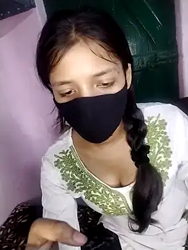 Naina-hott online show from April 2026 07:58:01 PM