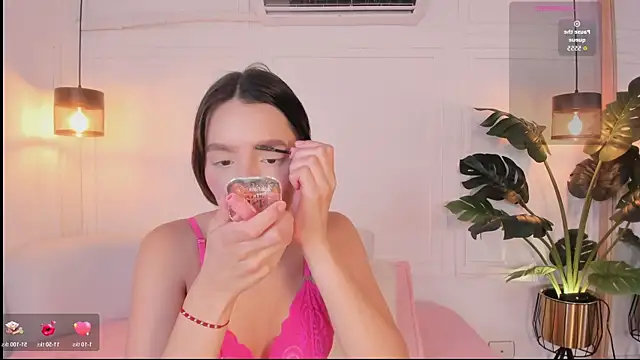 Nicole Whittee online show from March 2026 08:01:02 PM