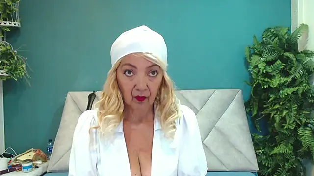 AmelieLux online show from April 2026 04:23:01 PM