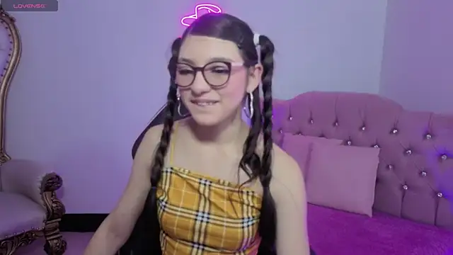 MAHYRA TAY online show from April 2026 08:47:01 PM