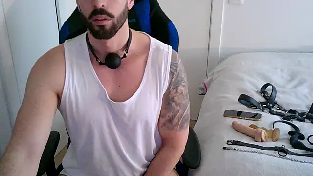 Snapshot of Sub-Titan chatting on February 2026 09:57:01 AM Sub-Titan online show from February 2026 09:57:01 AM