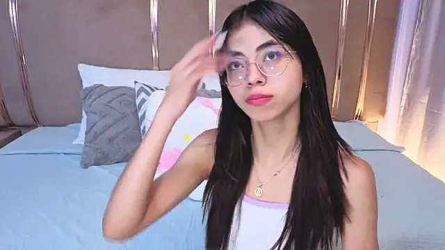 Mia Naive online show from June 2026 12:28:02 PM